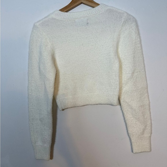 Urban Outfitters Women’s White Cropped Fuzzy Sweater Size Small - Picture 3 of 7